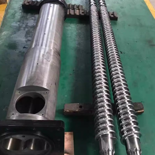 平行雙螺桿擠出機(jī)料筒與螺桿實拍圖片
